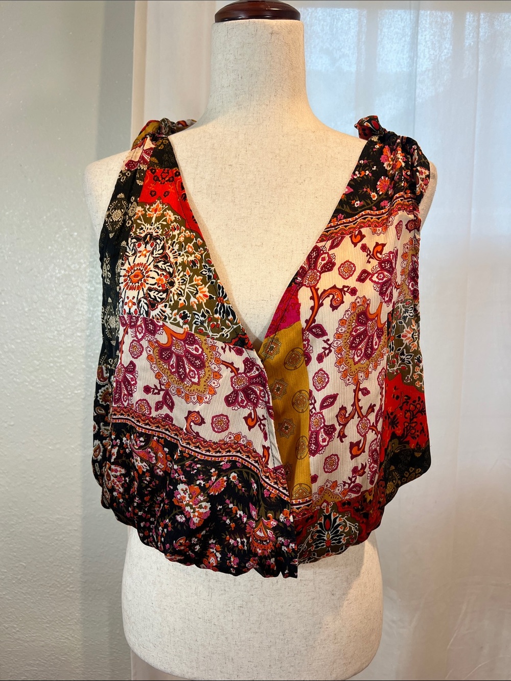 easel Multicolor Patchwork Paisley V-Neck Boho Cropped Tank. Size M. NWT.